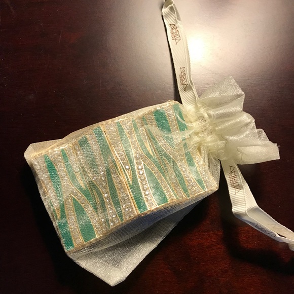 HOST PICK🎉Green and goldtone bracelet - Picture 3 of 4